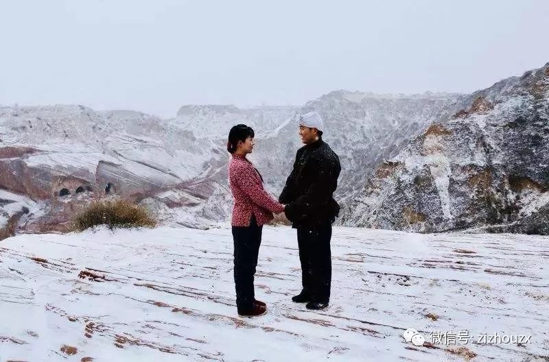 "这首脍炙人口,激情悲昂的《泪蛋蛋抛在沙蒿蒿林》的陕北民歌,在陕北