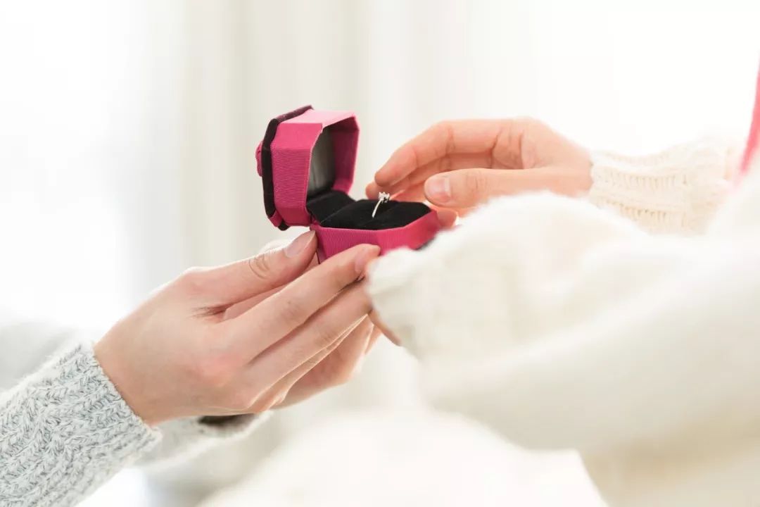 七夕快到了!外地人可以在深圳领结婚证吗?99%