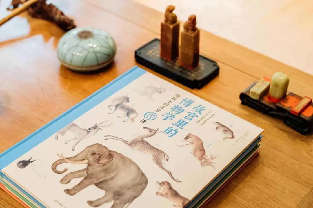 故宫新出的这套书,乾隆主持策划,适合亲子阅读。 吉祥坊太阳城代理