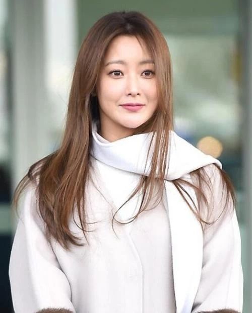 她28岁遇到成龙时美艳动人,如今41岁却胖到变形 澳门bbin官网平台