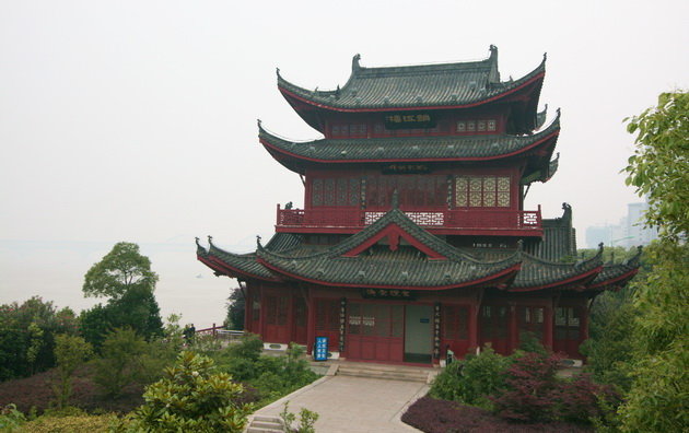 九江古迹:建于明万历十四年,锁江楼与文峰塔