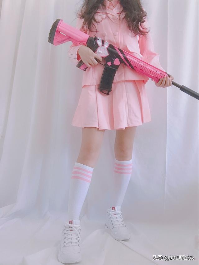 和平精英:玩家分解"火箭少女"绝版衣服,服饰币有点不对劲儿