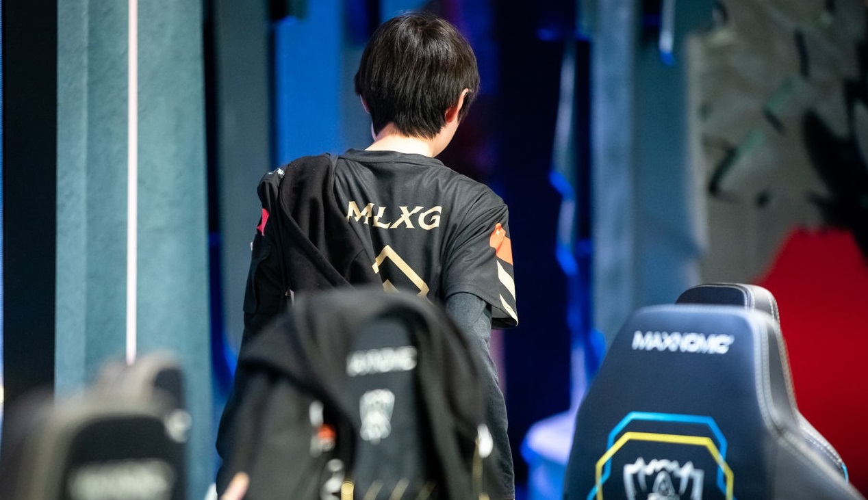 RNG再现骚操作，将主场更名为“麻辣香锅”!疑似迎接MLXG的退役