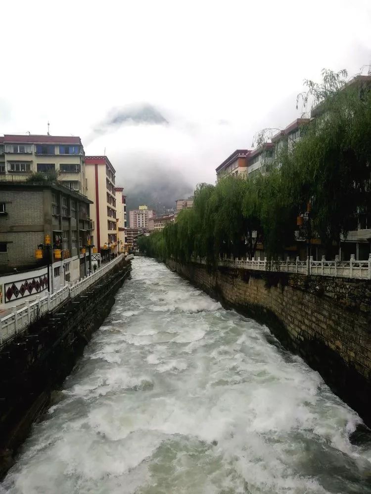 康定折多河,康定情城的摇篮曲