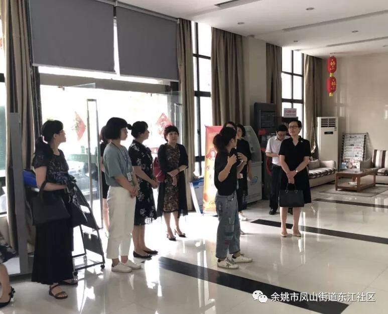 宁波市妇联基层部主任科员何炜,余姚市妇联主席柳雅敏一行来到凤山