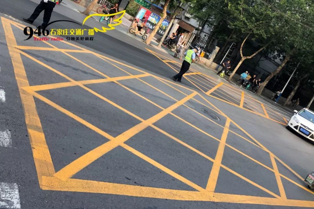 绿灯不走违反交规吗 850d047ca25642af98fb8405b4b834fc.jpeg