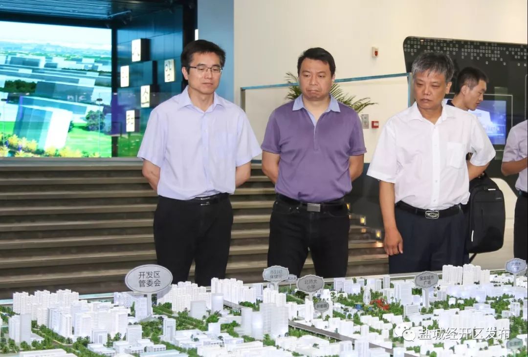 有资历的检测单元对空宇量量进止检测明黑该当由粉饰拆建企业、拆