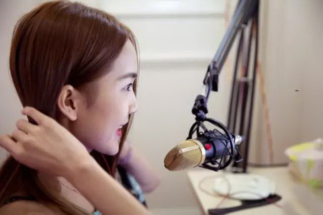 声音经济兴起 有播客月收入突破200万