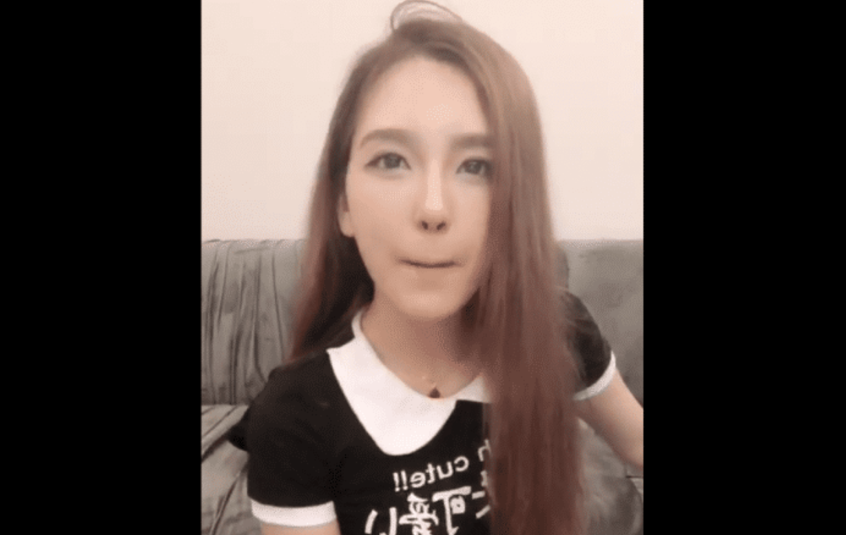 美女解说rita秀腿出事故,察觉不对直接遮住!粉丝神手速截图