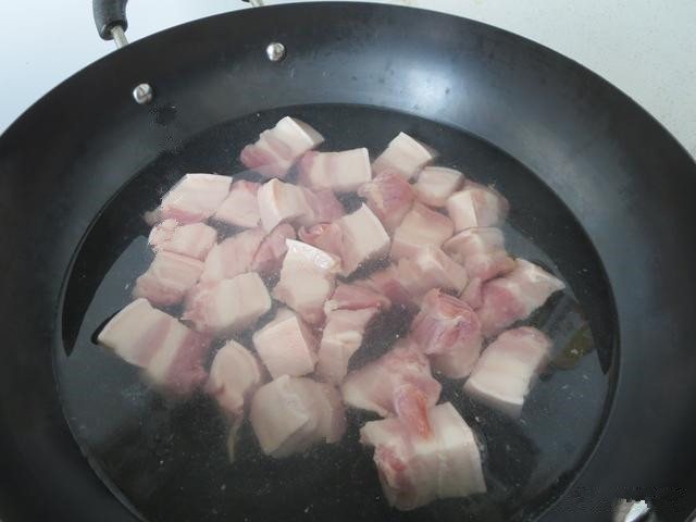 做红烧肉怎样熬糖色 b488d3dac6904f79a568f2e25df14ba2.jpeg