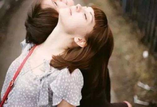 梦境迷离，解析梦见与蛇精亲嘴恋爱的深层含义