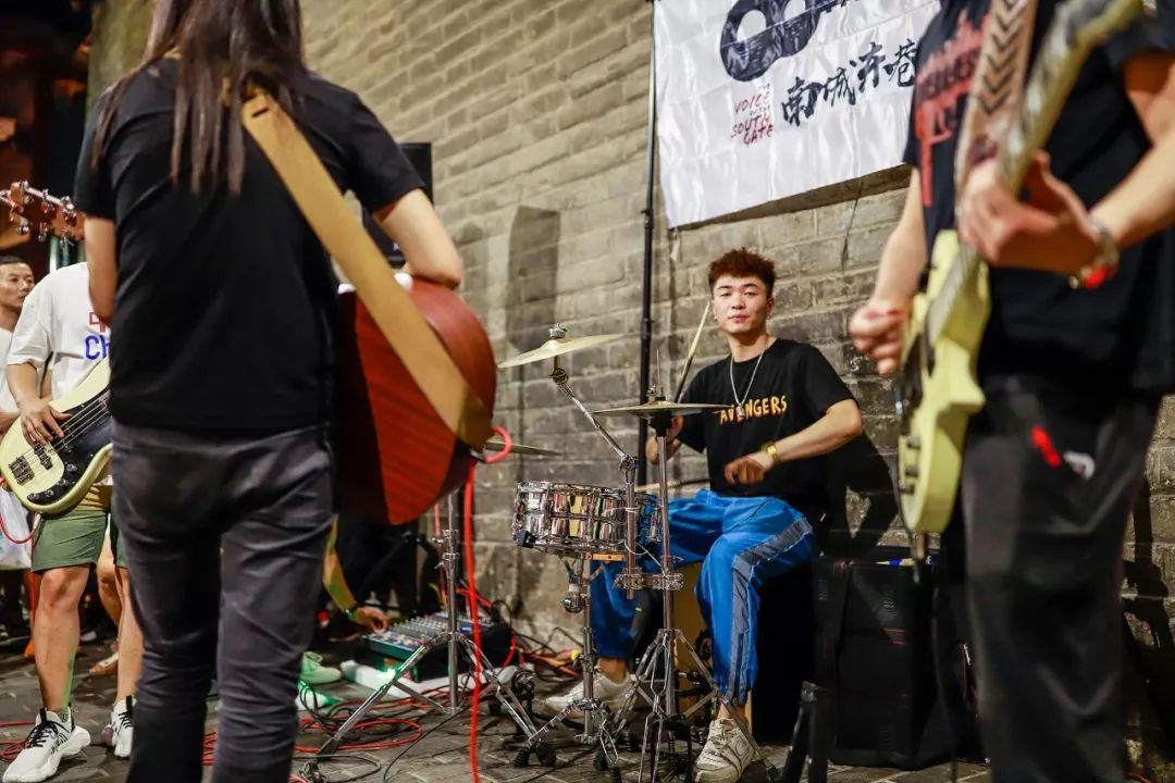 乐队现场拉胯 c8c8bed87a0d41bebed4f34ce8c50baa.jpeg