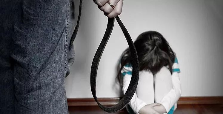 6岁女孩因顶嘴被父亲活活打死:你情绪失控的样子,进入了孩子的灵魂 钱柜pt老虎机平台