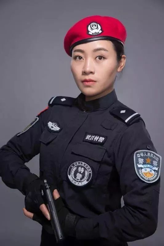 恩施90后美女瑜伽教练变身公安系统女枪王帅气