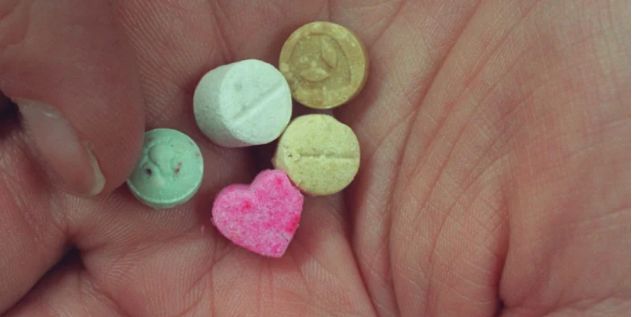 曝光6名吸毒者的最后死亡时刻.澳洲10年级学生