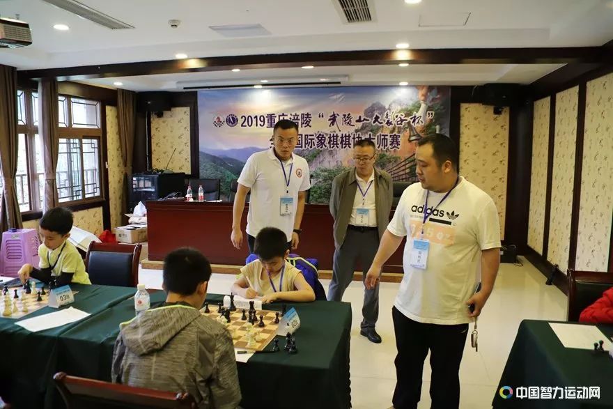 图集丨涪陵棋协大师赛次日 棋手表情丰富认真对局