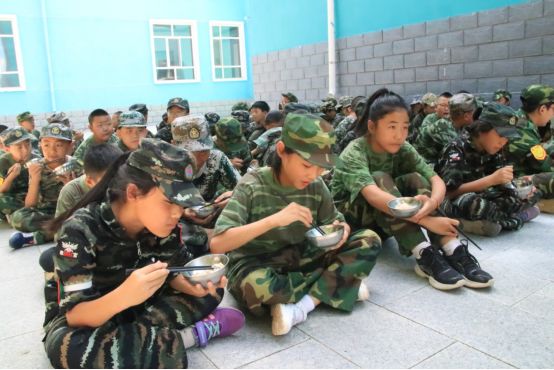 少年军校闭营苏尼特右旗小学生2019年童心向党少年军校第一期训练营第