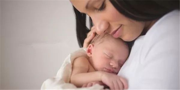 宝宝几个月可以坐起来抱 ecd5c98398634787829d728b19cc83e5.jpeg