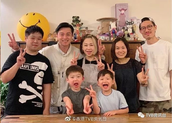 法证先锋iv》开工,剧集早前终于煞科,最近他就抽空陪太太莫家嘉(kaka)