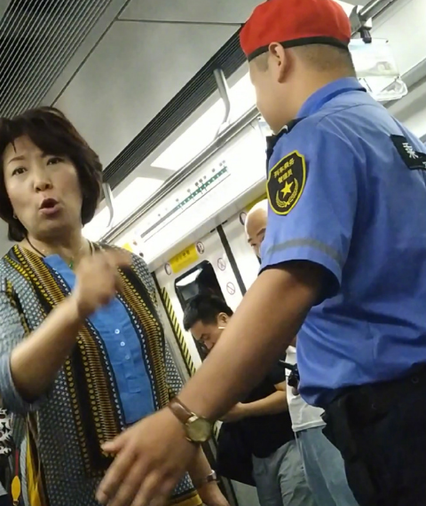 自称“国航监督员”女子确系国航员工,曾因辱警被行政拘留 凯发娱乐官网
