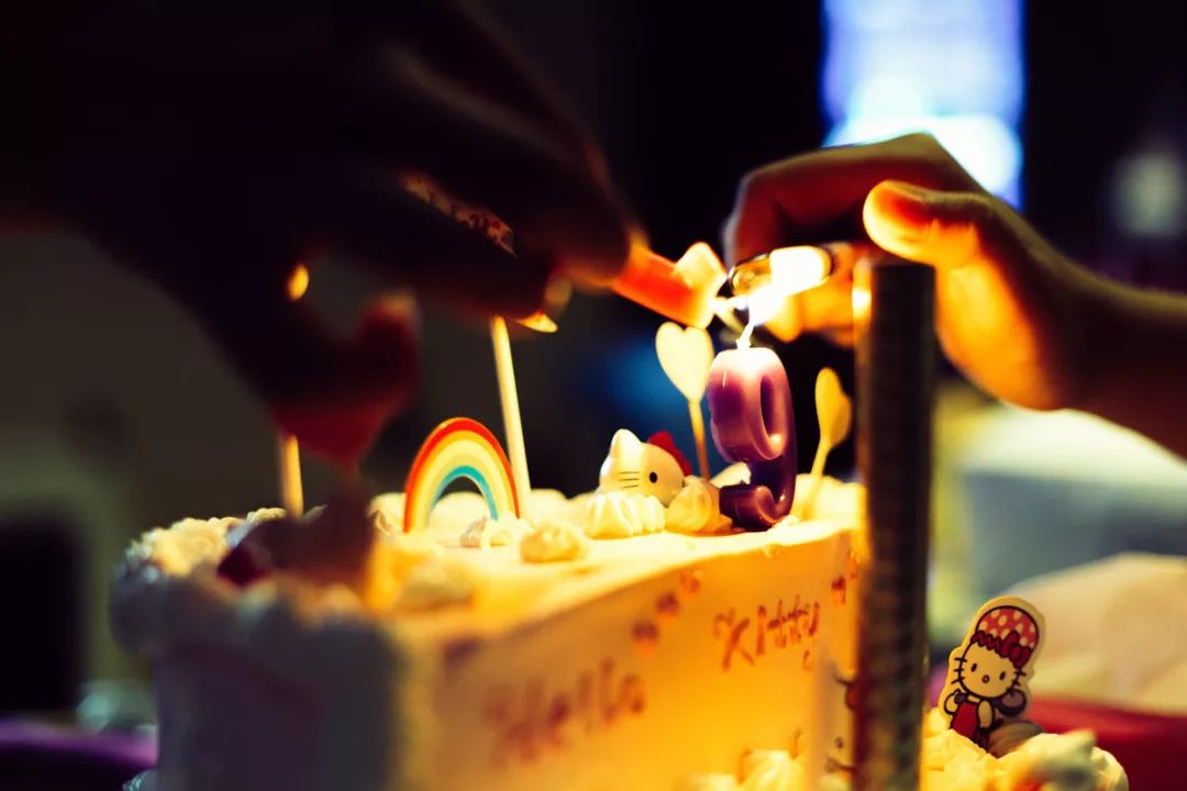 怎么给人过生日 32db37f331944b0f98904e38b9de6a09.jpeg