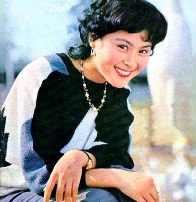 原创还记得80年代美女明星陈鸿梅吗昔日上影花旦如今60岁美貌不输