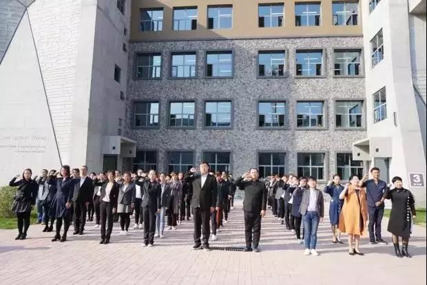 现在廊坊新世纪中学校长是谁