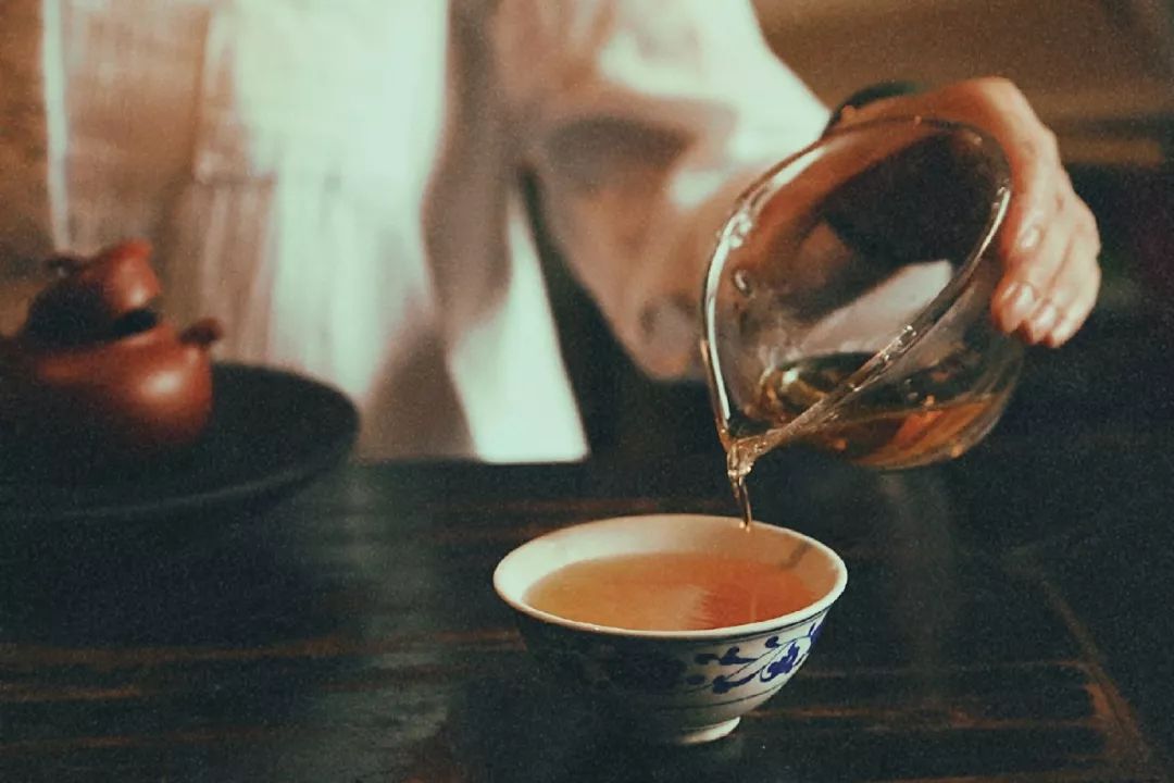古人说:"长恨人心不如水,等闲平地起波澜.