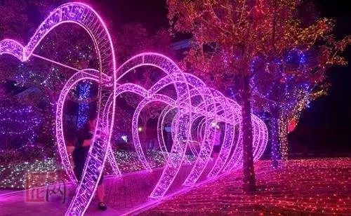 清溪玫瑰之约梦幻水幕动感灯光秀震撼来袭,领了!