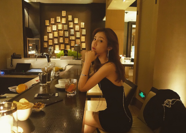 NBA 女主播美娜赚钱多吗?不愧是真正的“白富美”_网络赚钱途径