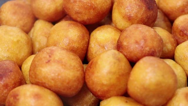 咋样做红薯丸子好吃窍门 94f8a91355ce478a9ea26209c1a1b504.jpeg