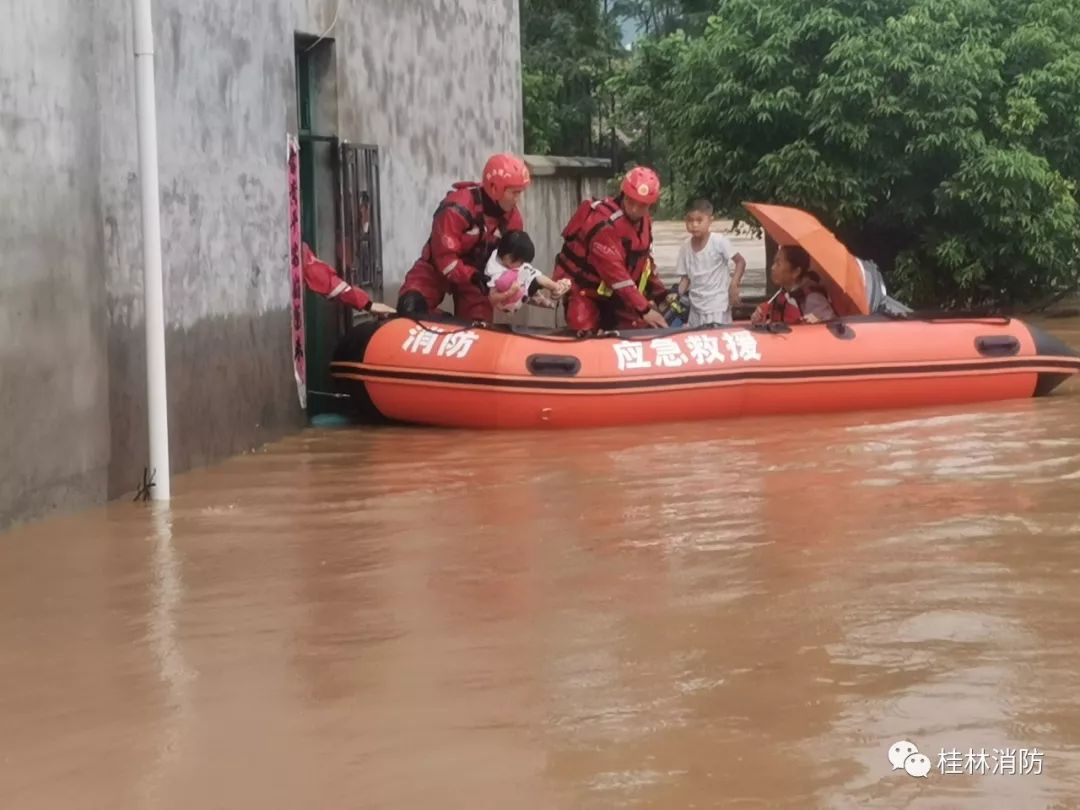 暴雨洪水双预警!桂林消防一直在行动…_救援