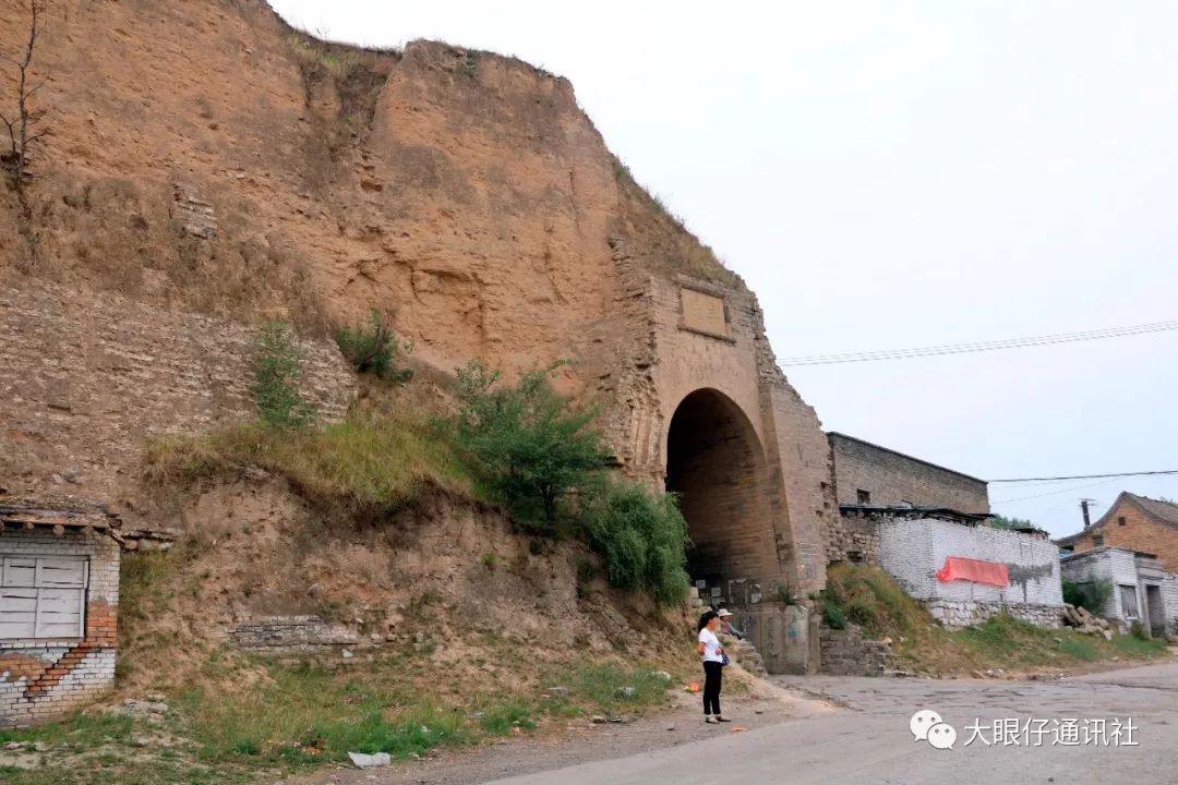 欢迎贾樟柯导演前来取景崞阳镇的上空,一架歼7正在训练崞阳镇属于原平