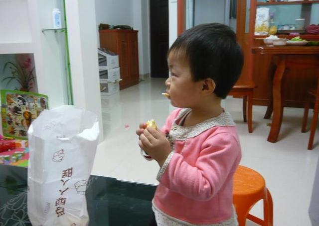                     7岁女娃不长个，原来是每天吃这些食物，家长的无知“害”苦了娃