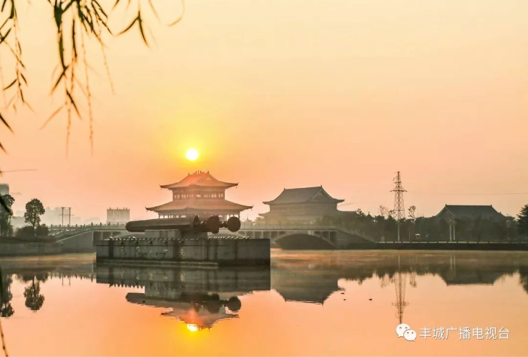 星"晋永平年间有一个著名的传说在丰城—李白《丰城剑》精光射天地