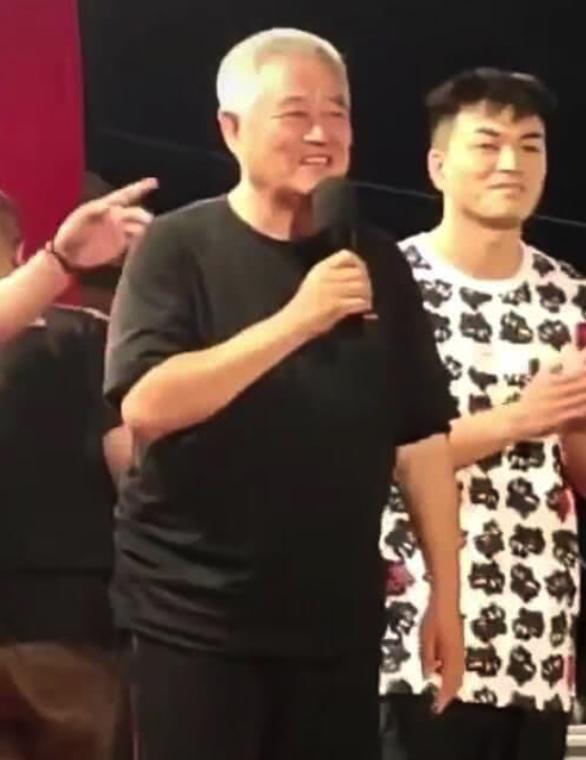 61岁赵本山近照,穿戴朴素有些发福,为灾区捐款500万! 澳门博狗网站