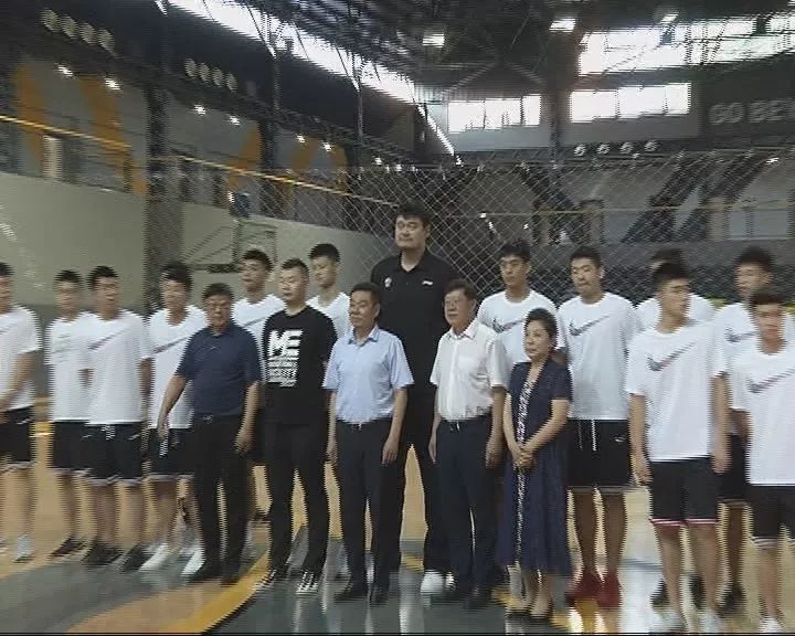 杨鸣刚走姚明来了