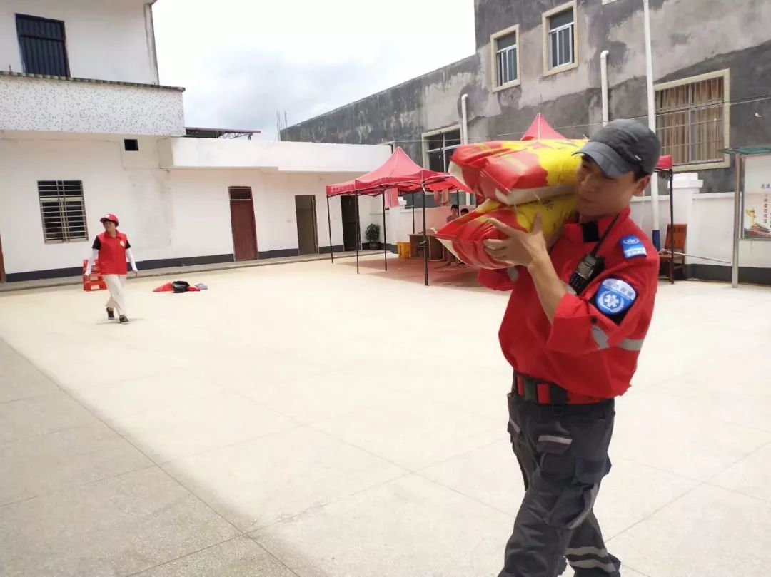 亮点第518期灾后重建志愿服务我们坚持一个月了