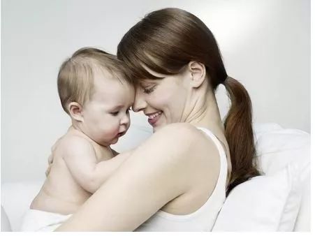 新生儿月子里怎么抱 e781098c14a345e6beff44f9debac214.jpeg