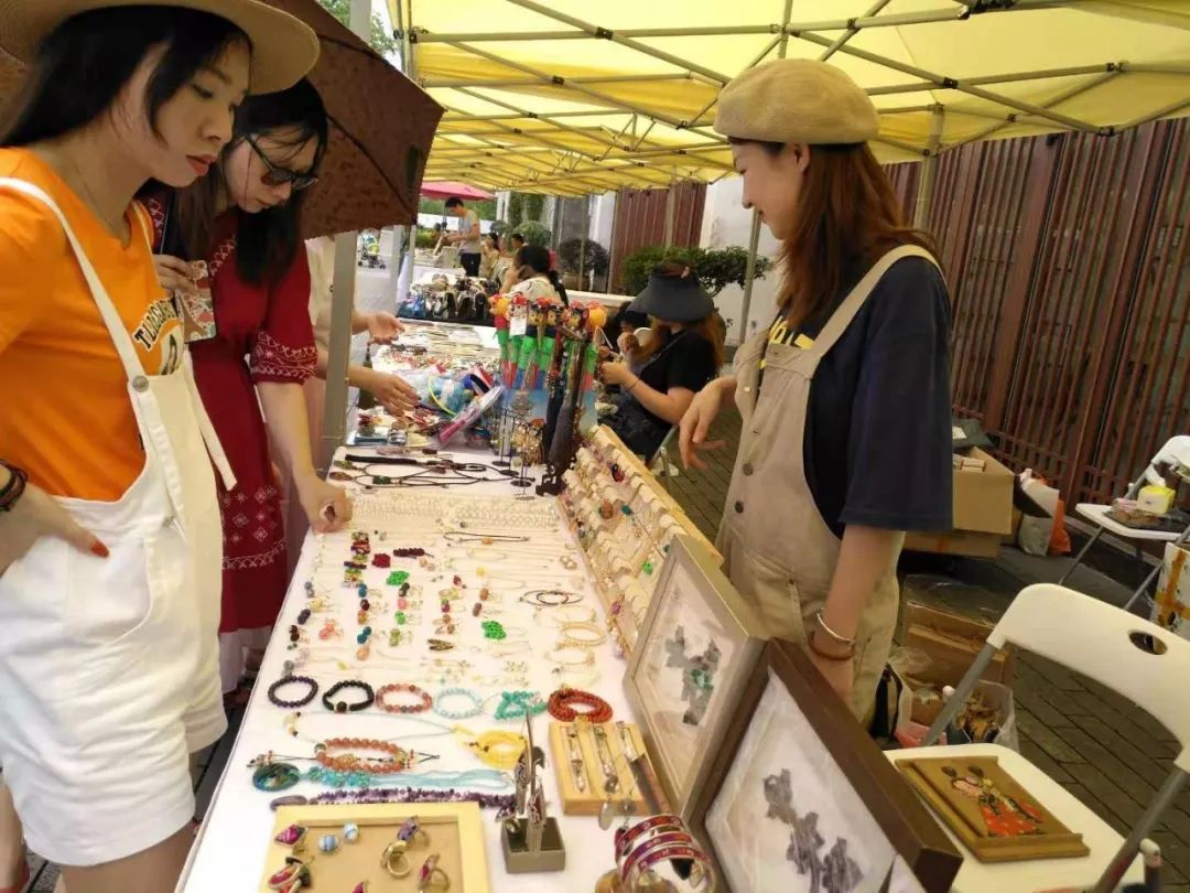 在神秘地球集市上,将自然之美一网打尽