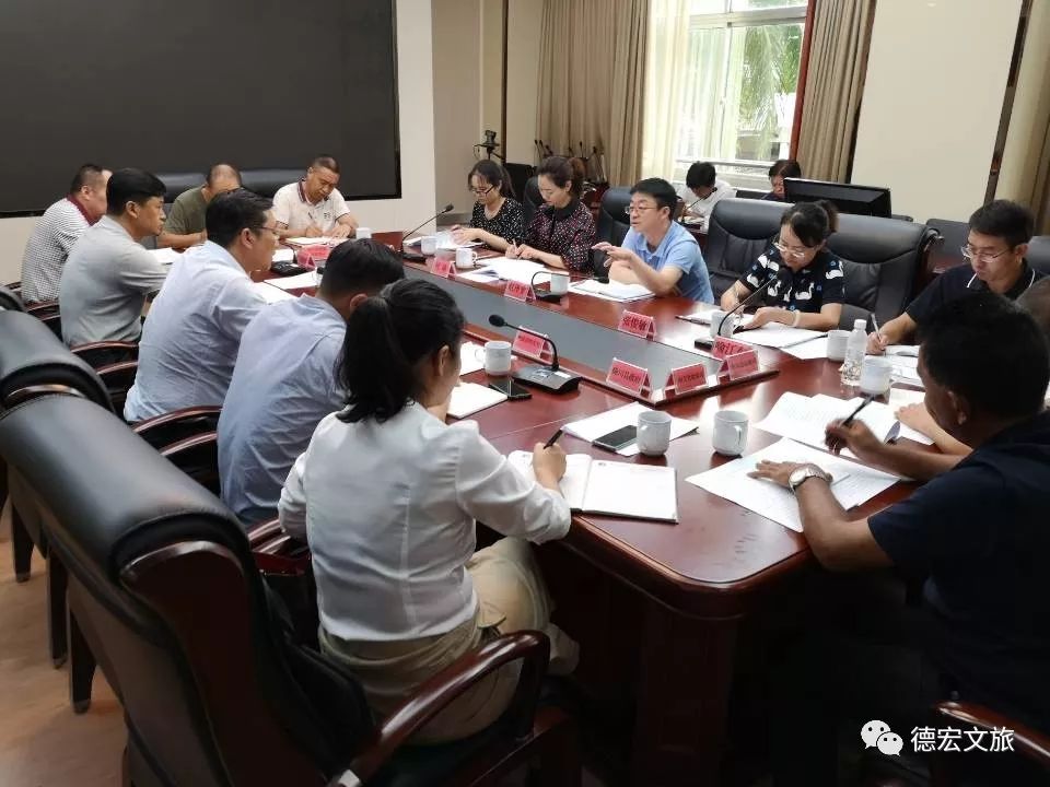调研组深入芒市勐焕大金塔,银塔,勐巴娜西珍奇园;瑞丽市莫里热带雨林