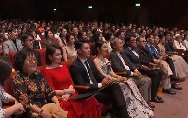 林心如霍建华分开走红毯不坐一起闹婚变?台媒