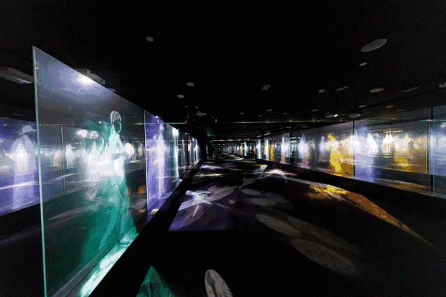 朋友圈c位神助攻惊现魔都沉浸式网红穿越等你来撩