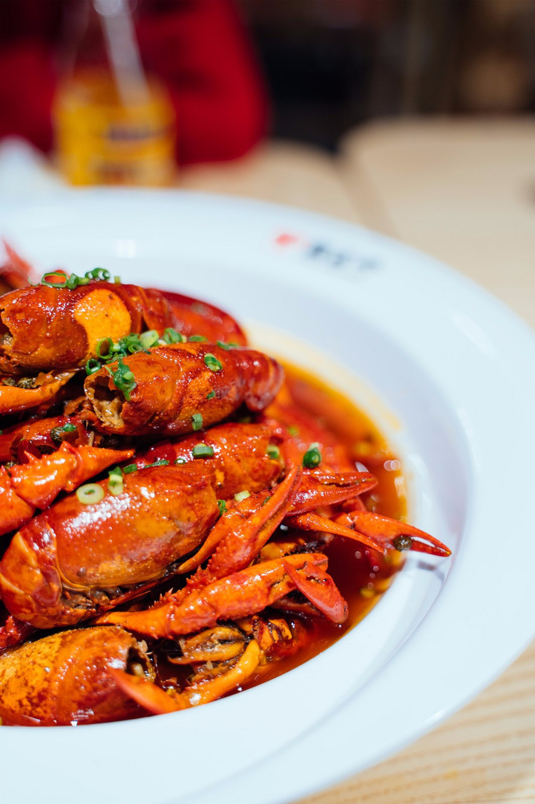 澳洲大龙虾蒸多少时间 4053b11542684b6885bf6b2f1de5b285.jpeg