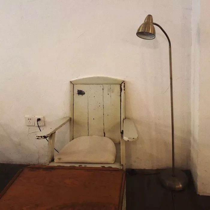 背景 | 也想偶尔打扰你 可是没有话题 也没有勇