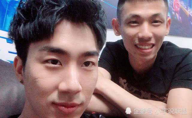 lol虎牙主播骚男以健身为由天天发自拍