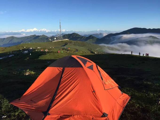 原创我要去轿顶山晚上露营看星空,早晨看云海,白天看雪山