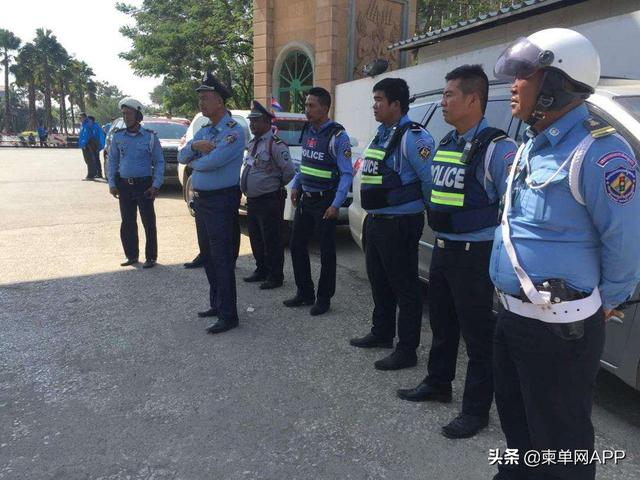 柬埔寨警察必须剪短发,先从交警开始