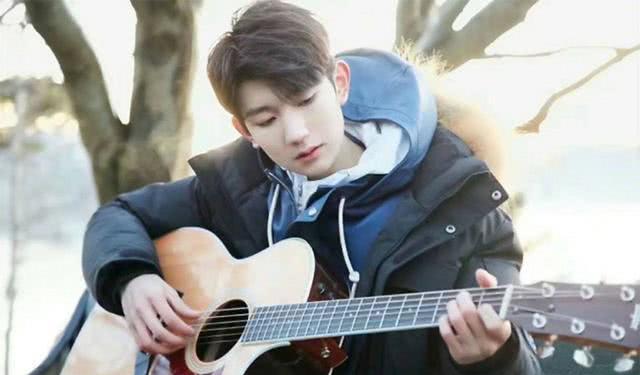 易烊千玺的电影为什么撤档 82c0e21b3416471fac369870f918175e.jpeg