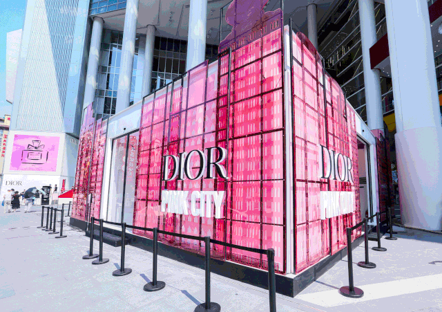 dior粉耀都市席卷魔都带你解锁潮人网红打卡新宠儿